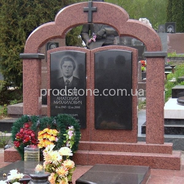 Подвійний пам'ятник №12