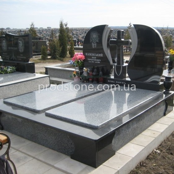 Подвійний пам'ятник №13