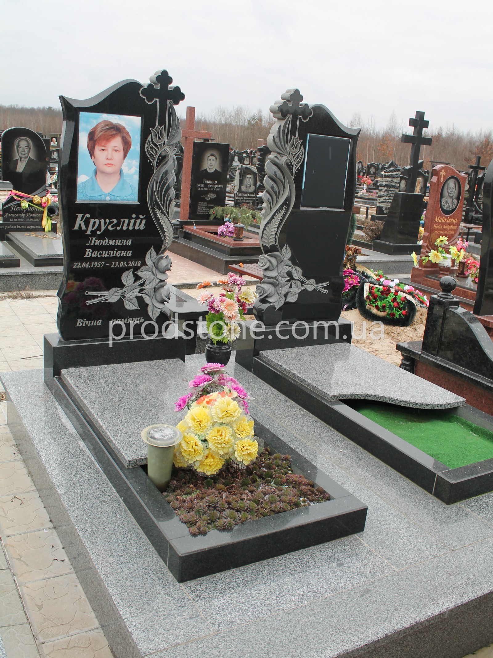 Подвійний пам'ятник №19