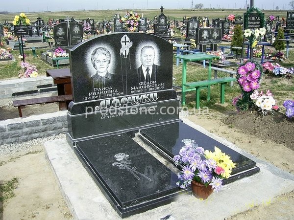 Подвійний пам'ятник №21